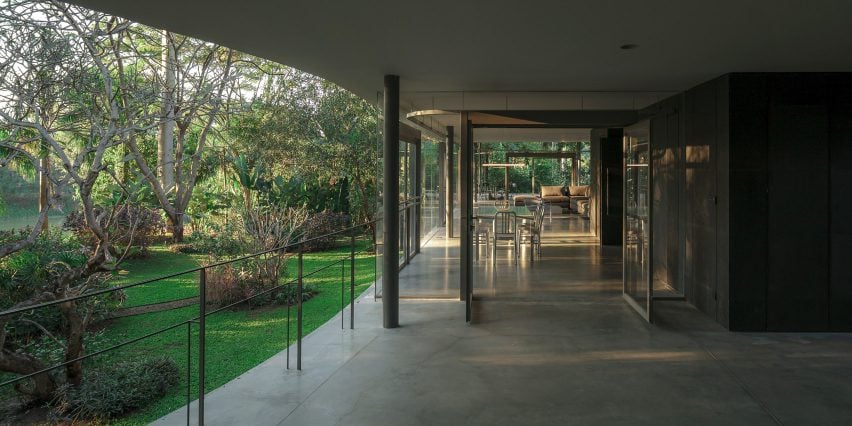 BIM建筑|All(zone)设计树木间混凝土公寓