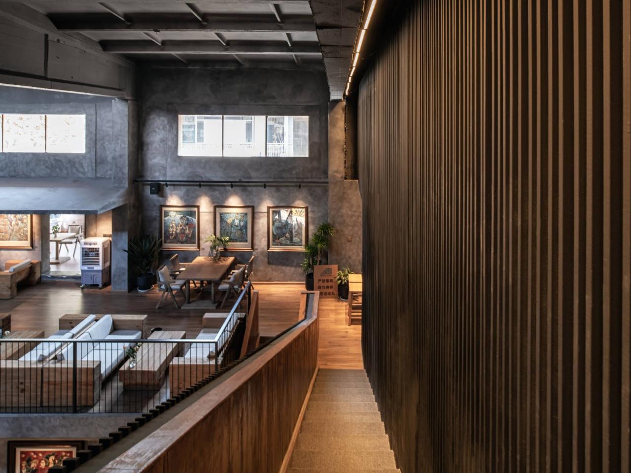 BIM建筑|接梯空间：旧厂房，新书咖 / 素造建筑