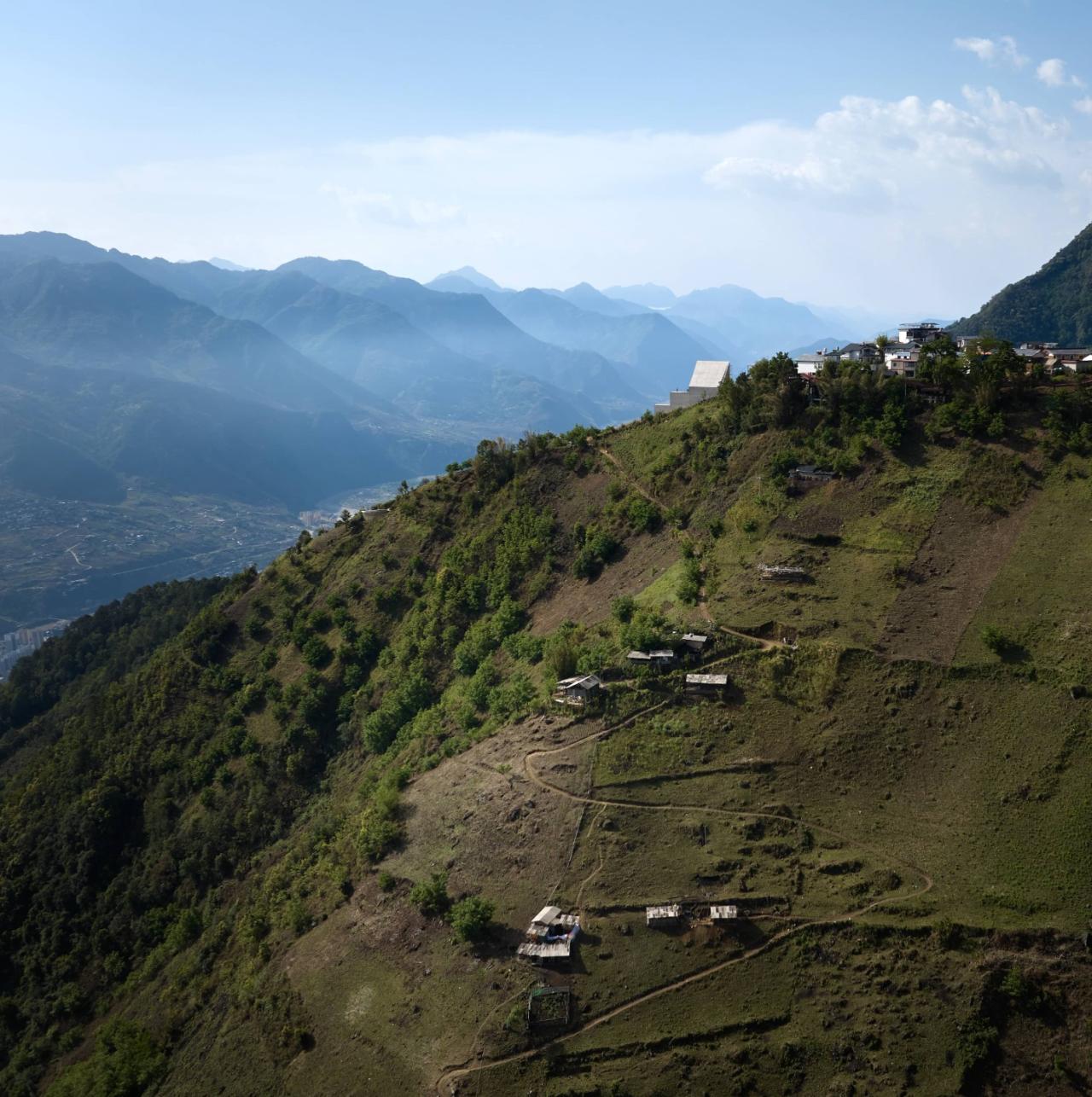 BIM建筑|怒江大峡谷先锋书店 / 迹·建筑事务所 (TAO)