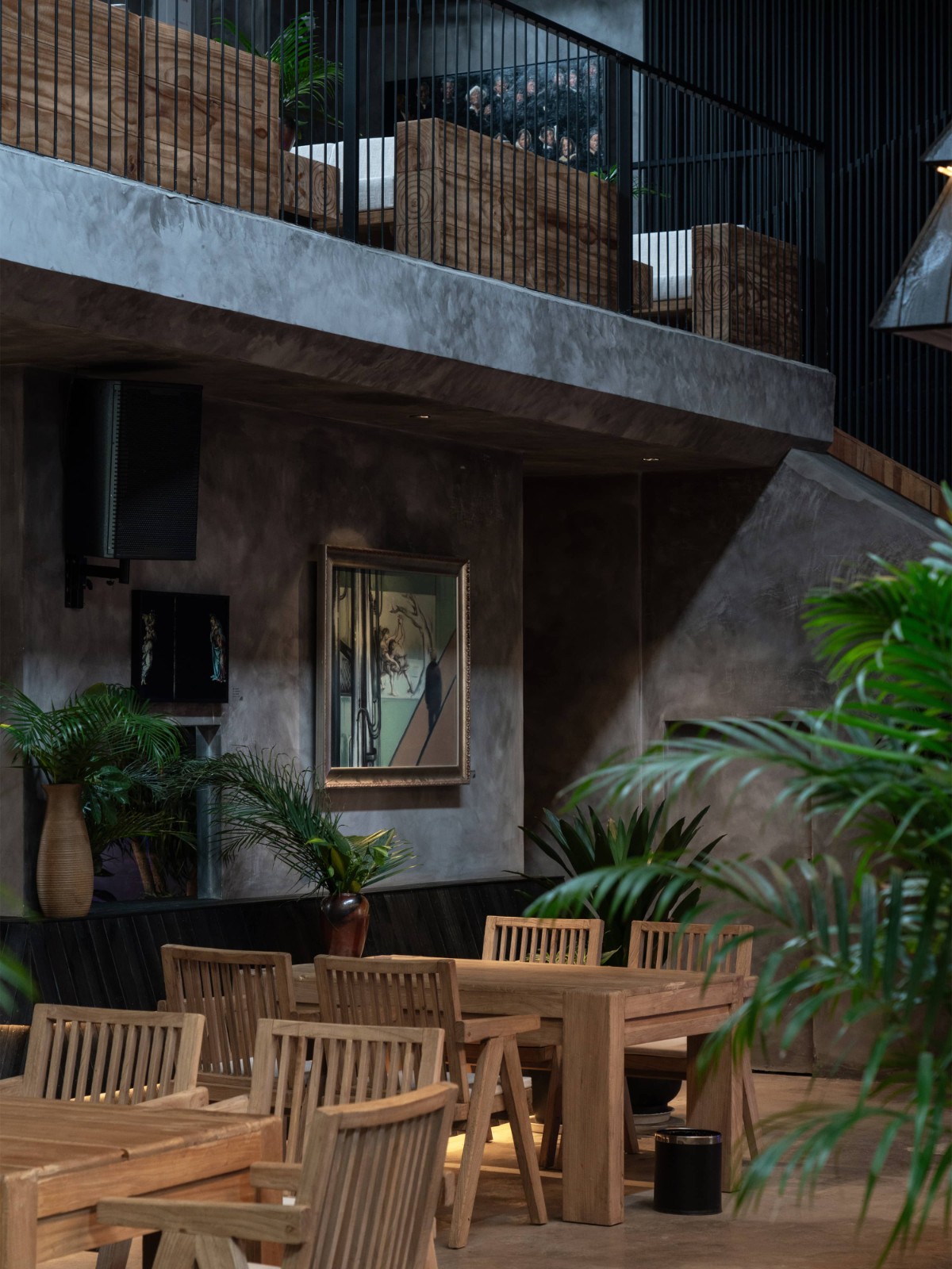 BIM建筑|接梯空间：旧厂房，新书咖 / 素造建筑