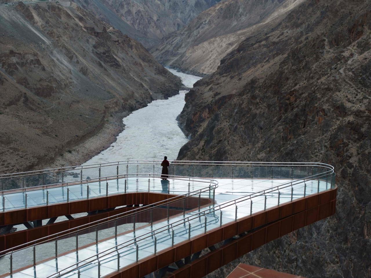 BIM建筑|西藏•怒江72拐大峡谷景区 / 小隐建筑事务所