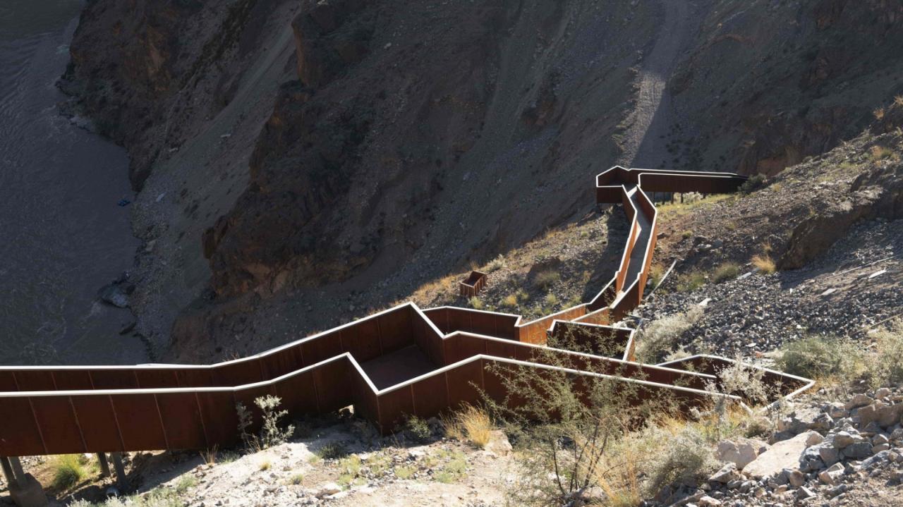 BIM建筑|西藏•怒江72拐大峡谷景区 / 小隐建筑事务所
