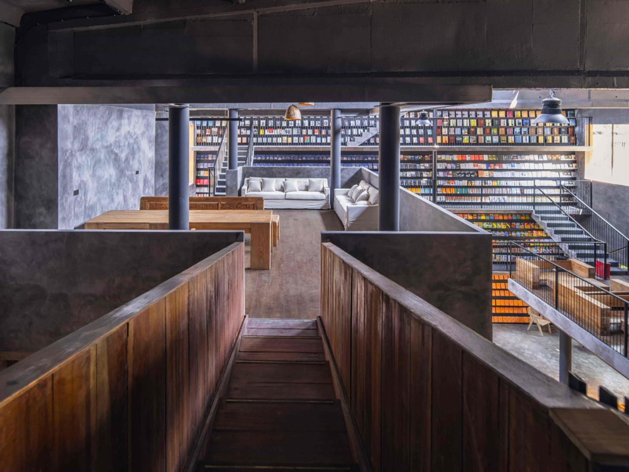 BIM建筑|接梯空间：旧厂房，新书咖 / 素造建筑