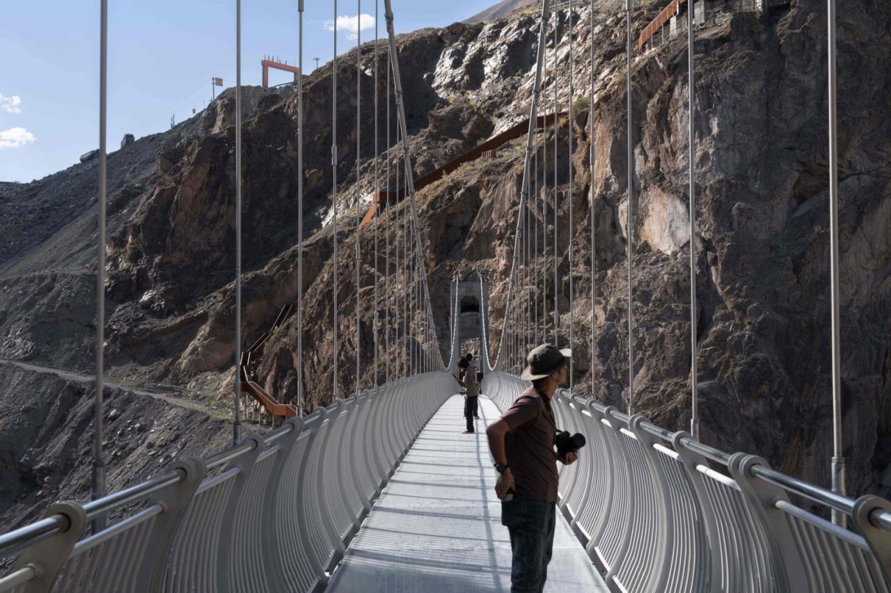 BIM建筑|西藏•怒江72拐大峡谷景区 / 小隐建筑事务所