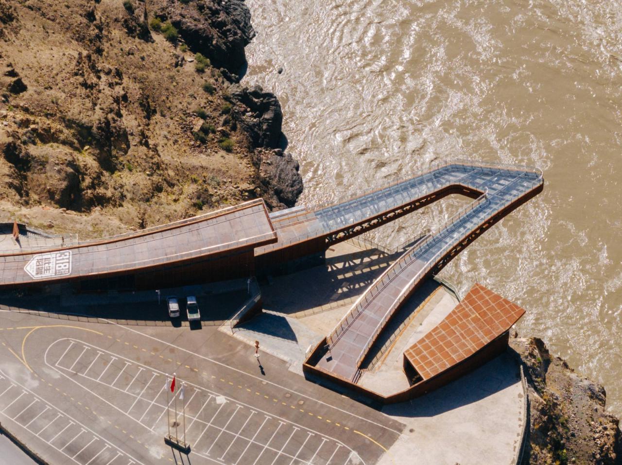 BIM建筑|西藏•怒江72拐大峡谷景区 / 小隐建筑事务所