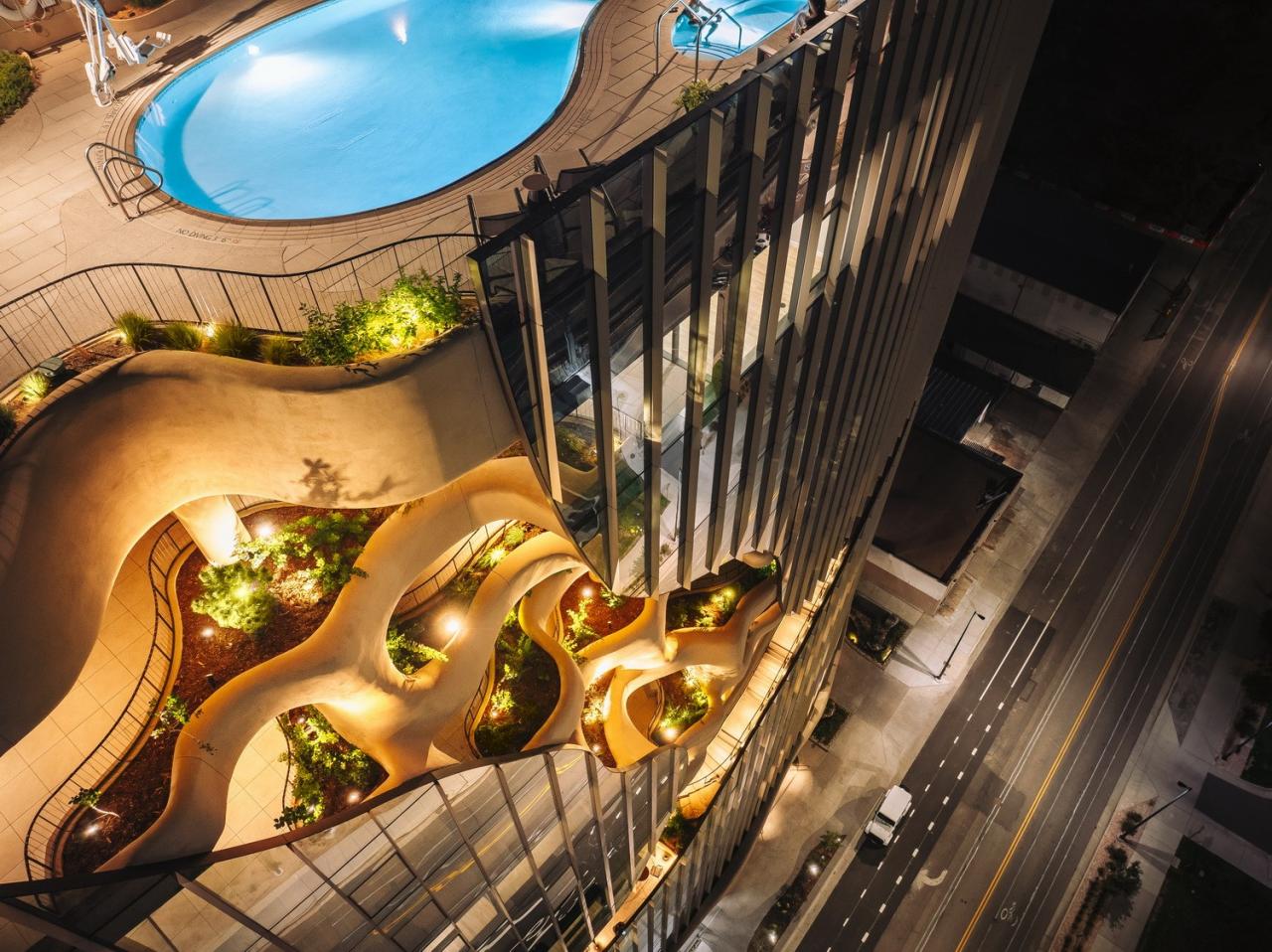 BIM建筑|“垂直峡谷”: 美国丹佛住宅建成 / MAD