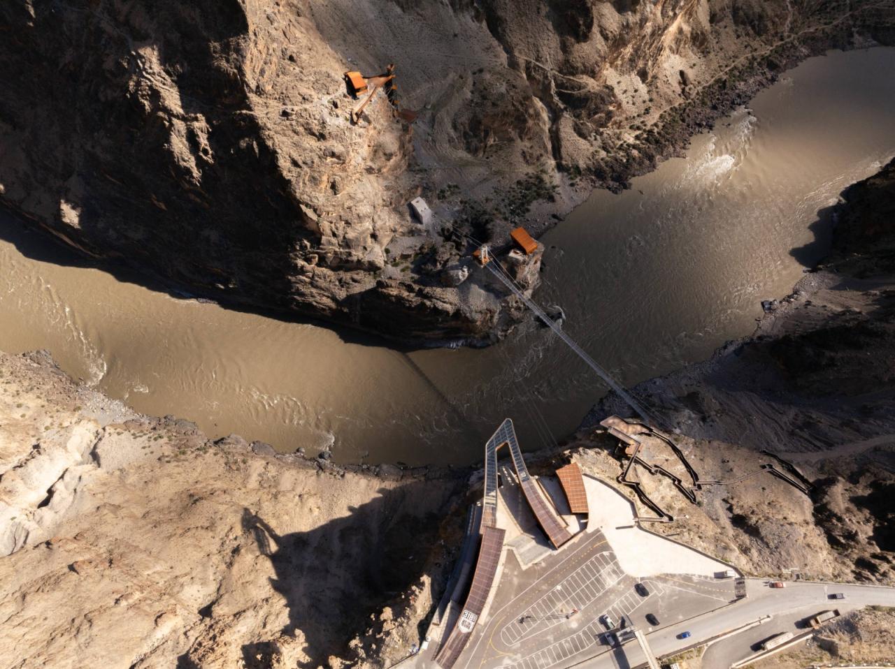 BIM建筑|西藏•怒江72拐大峡谷景区 / 小隐建筑事务所