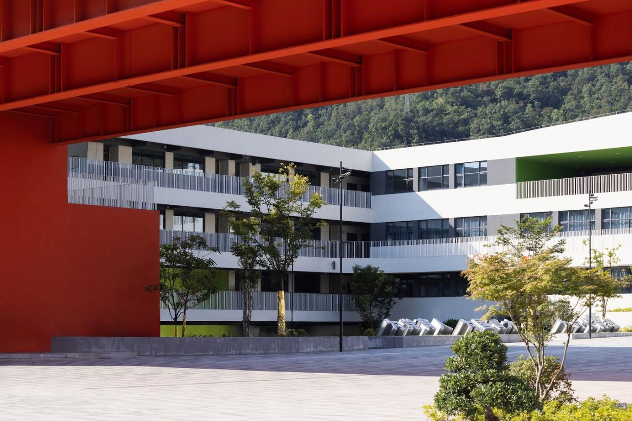 BIM建筑|南山五福堂高级中学 / 小写建筑