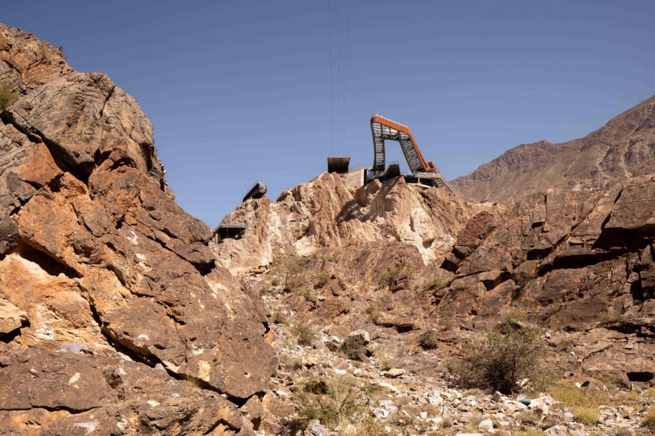 BIM建筑|西藏•怒江72拐大峡谷景区 / 小隐建筑事务所