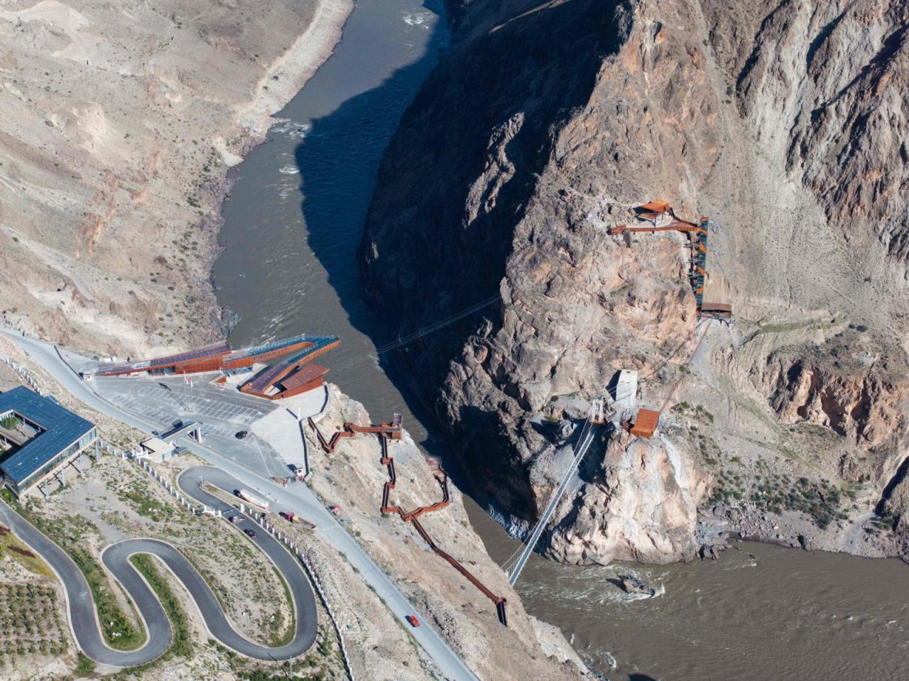 BIM建筑|西藏•怒江72拐大峡谷景区 / 小隐建筑事务所