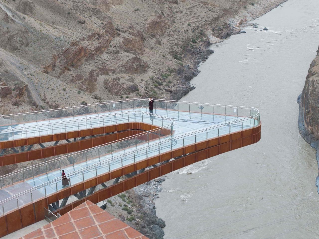 BIM建筑|西藏•怒江72拐大峡谷景区 / 小隐建筑事务所