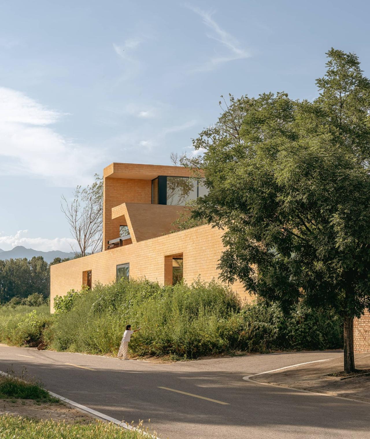 BIM建筑|ARVO 16：30酒店: 接住光影草木的城堡 / 大料建筑