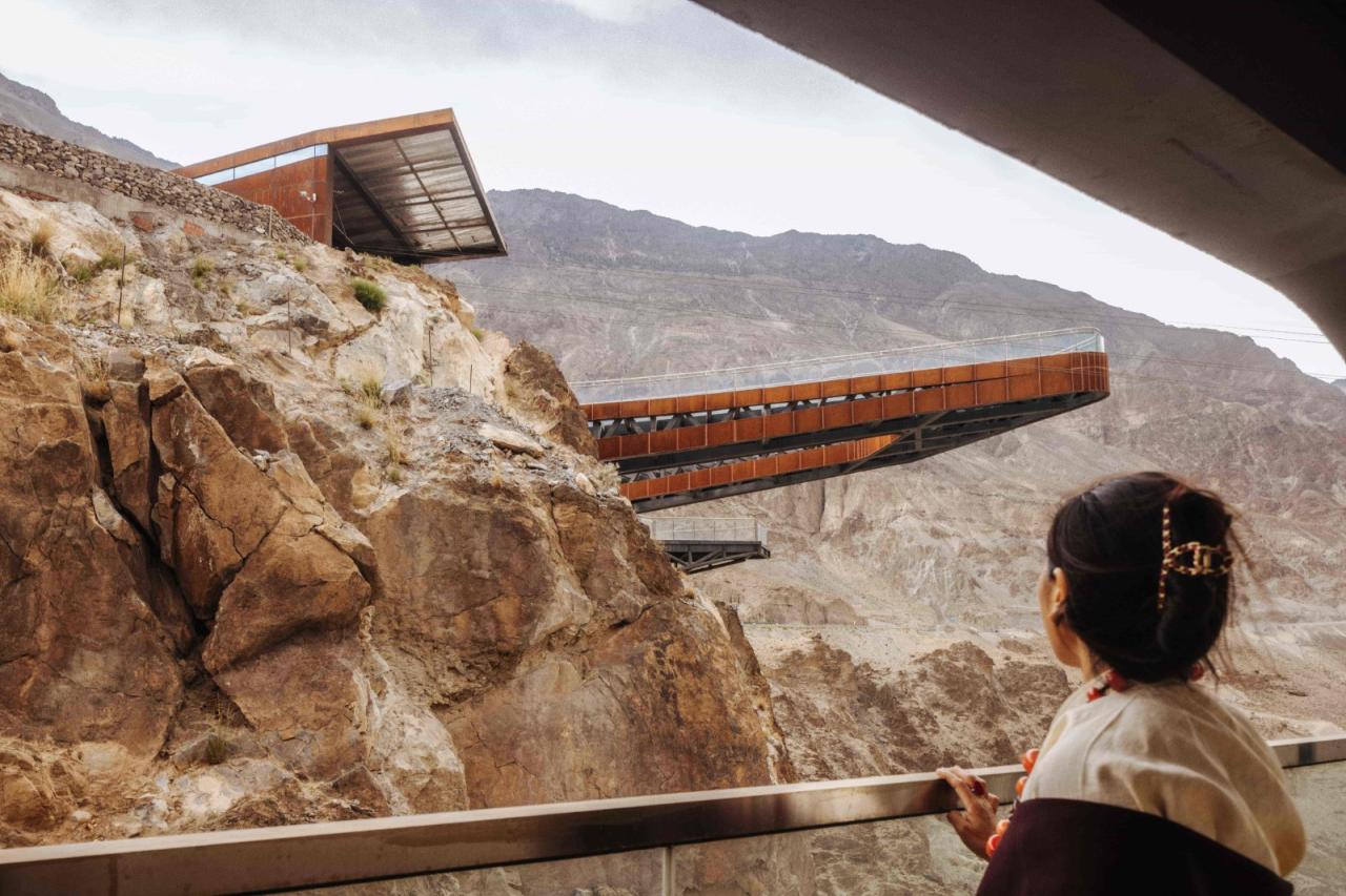 BIM建筑|西藏•怒江72拐大峡谷景区 / 小隐建筑事务所