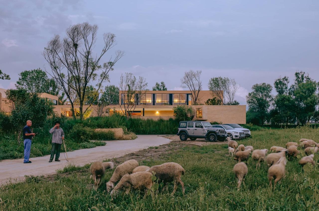 BIM建筑|ARVO 16：30酒店: 接住光影草木的城堡 / 大料建筑