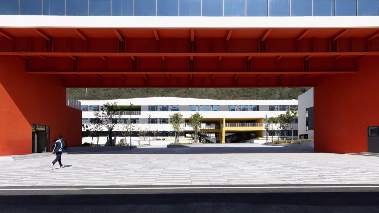 BIM建筑|南山五福堂高级中学 / 小写建筑