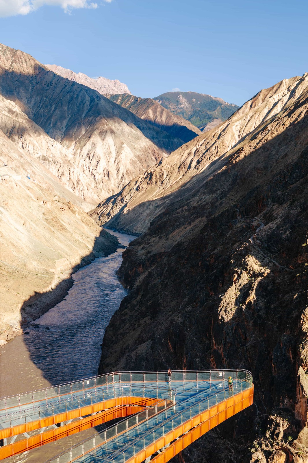 BIM建筑|西藏•怒江72拐大峡谷景区 / 小隐建筑事务所