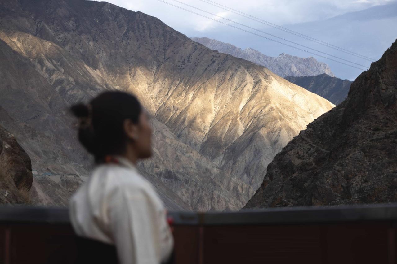 BIM建筑|西藏•怒江72拐大峡谷景区 / 小隐建筑事务所