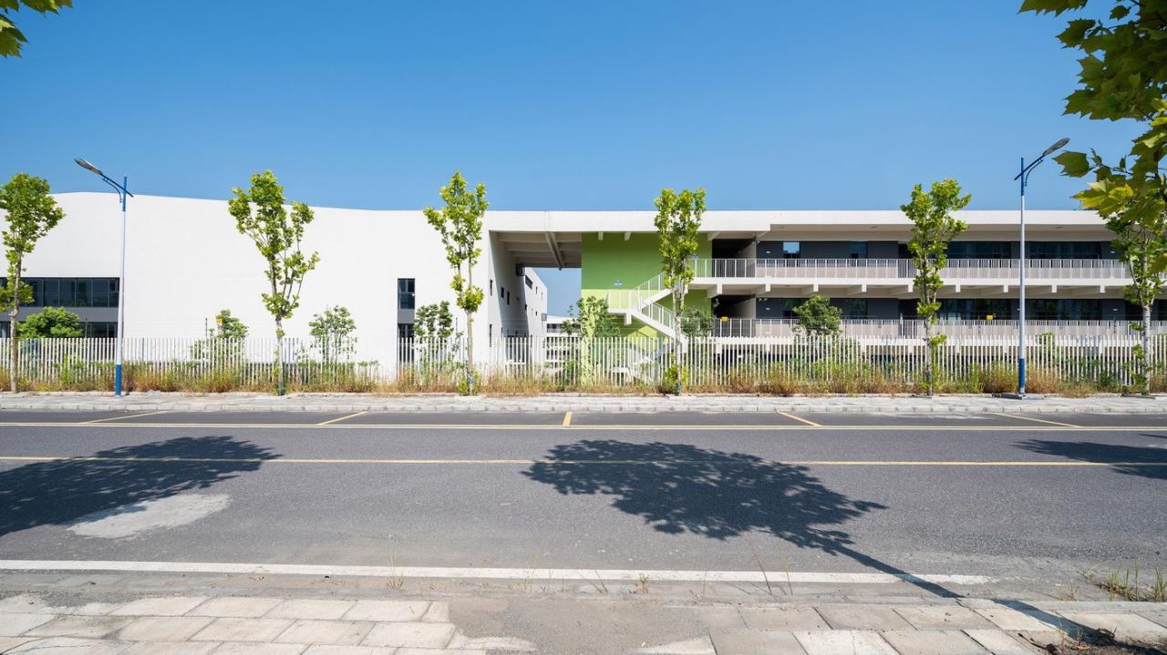 BIM建筑|南山五福堂高级中学 / 小写建筑