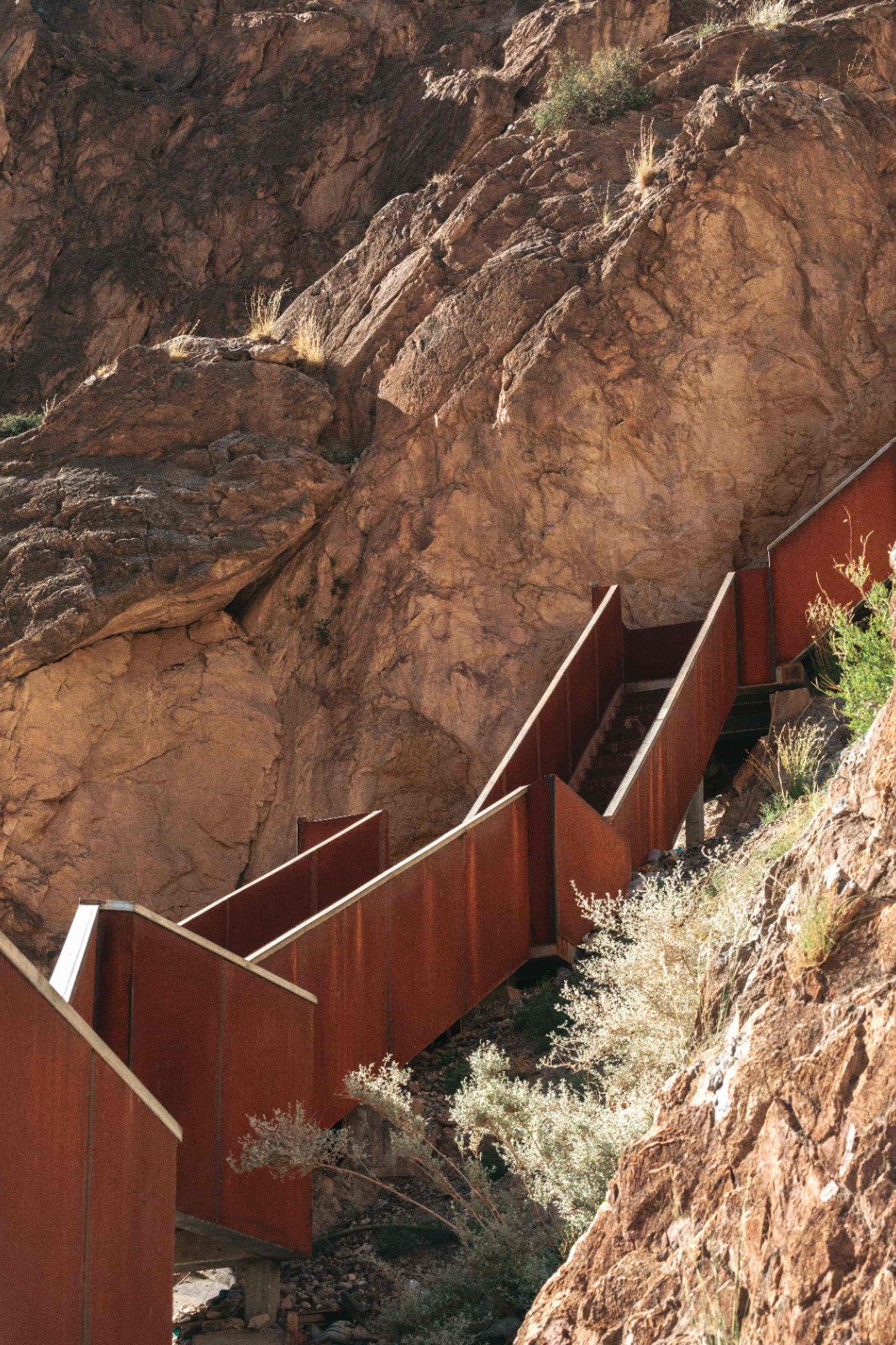 BIM建筑|西藏•怒江72拐大峡谷景区 / 小隐建筑事务所