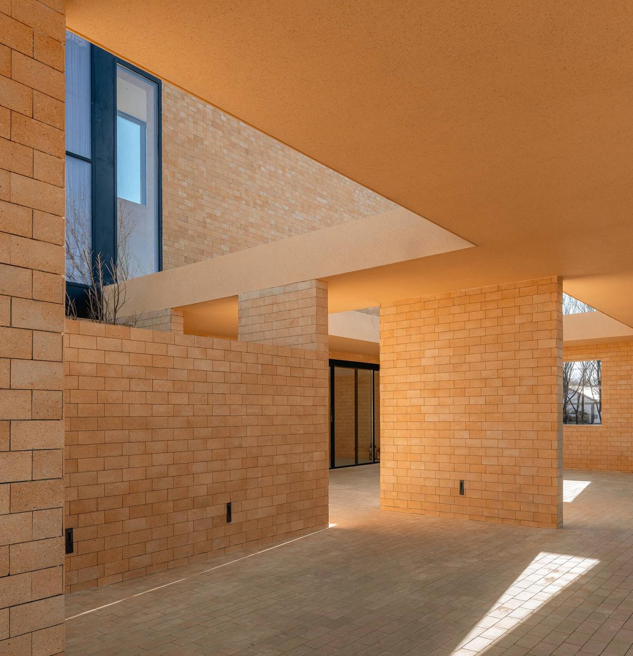 BIM建筑|ARVO 16：30酒店: 接住光影草木的城堡 / 大料建筑