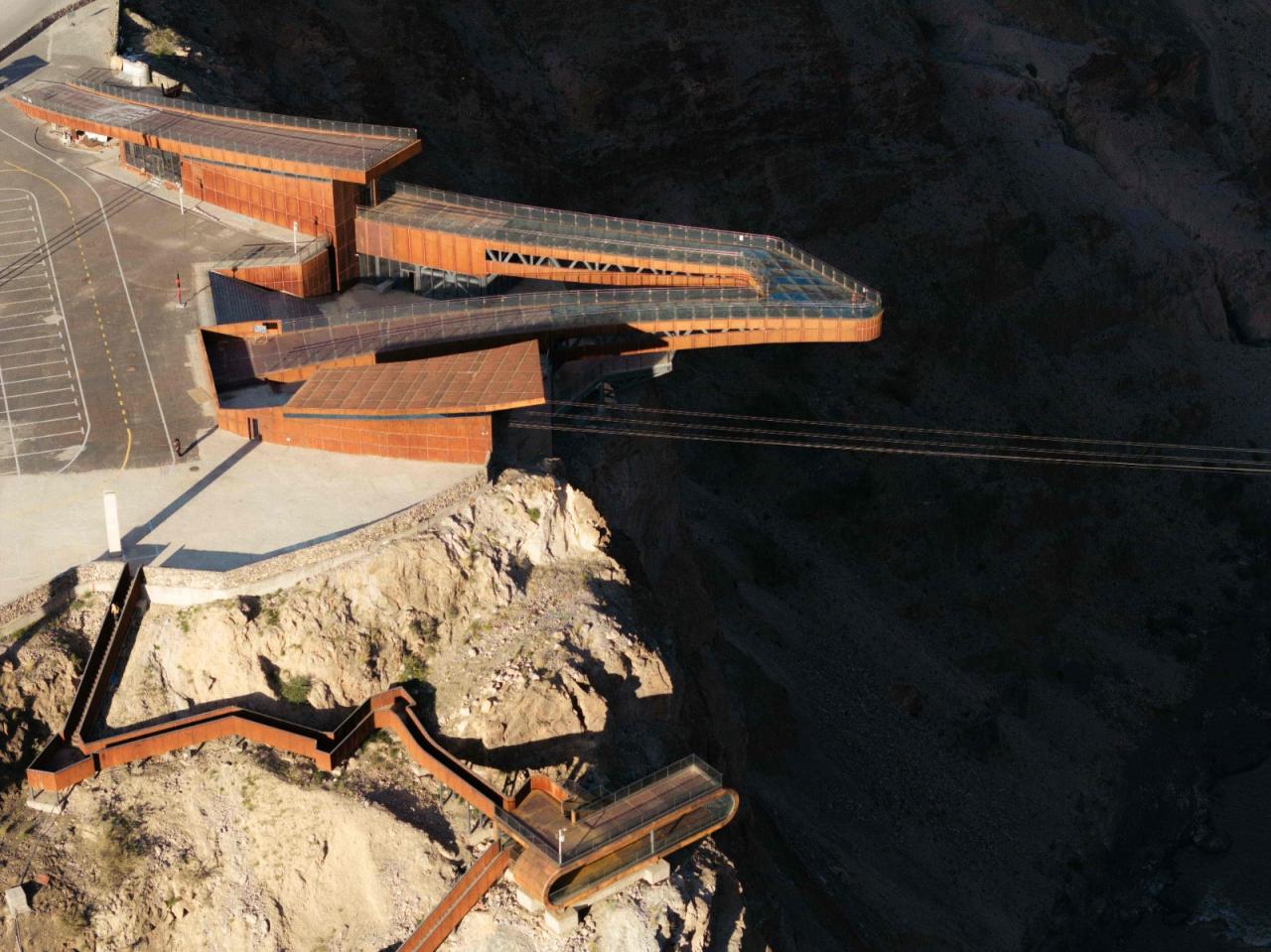 BIM建筑|西藏•怒江72拐大峡谷景区 / 小隐建筑事务所