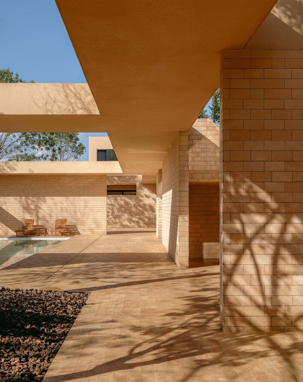 BIM建筑|ARVO 16：30酒店: 接住光影草木的城堡 / 大料建筑