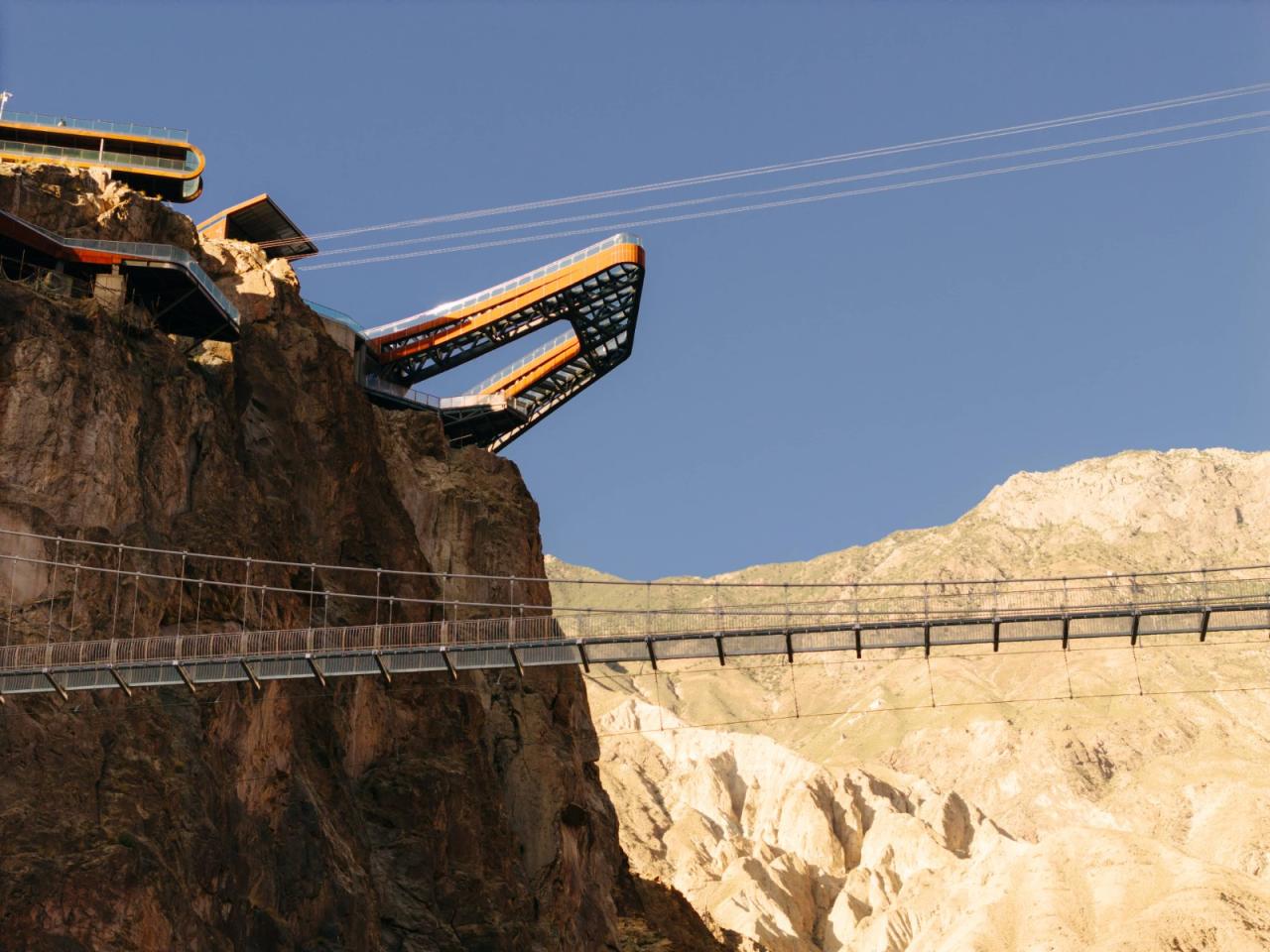 BIM建筑|西藏•怒江72拐大峡谷景区 / 小隐建筑事务所