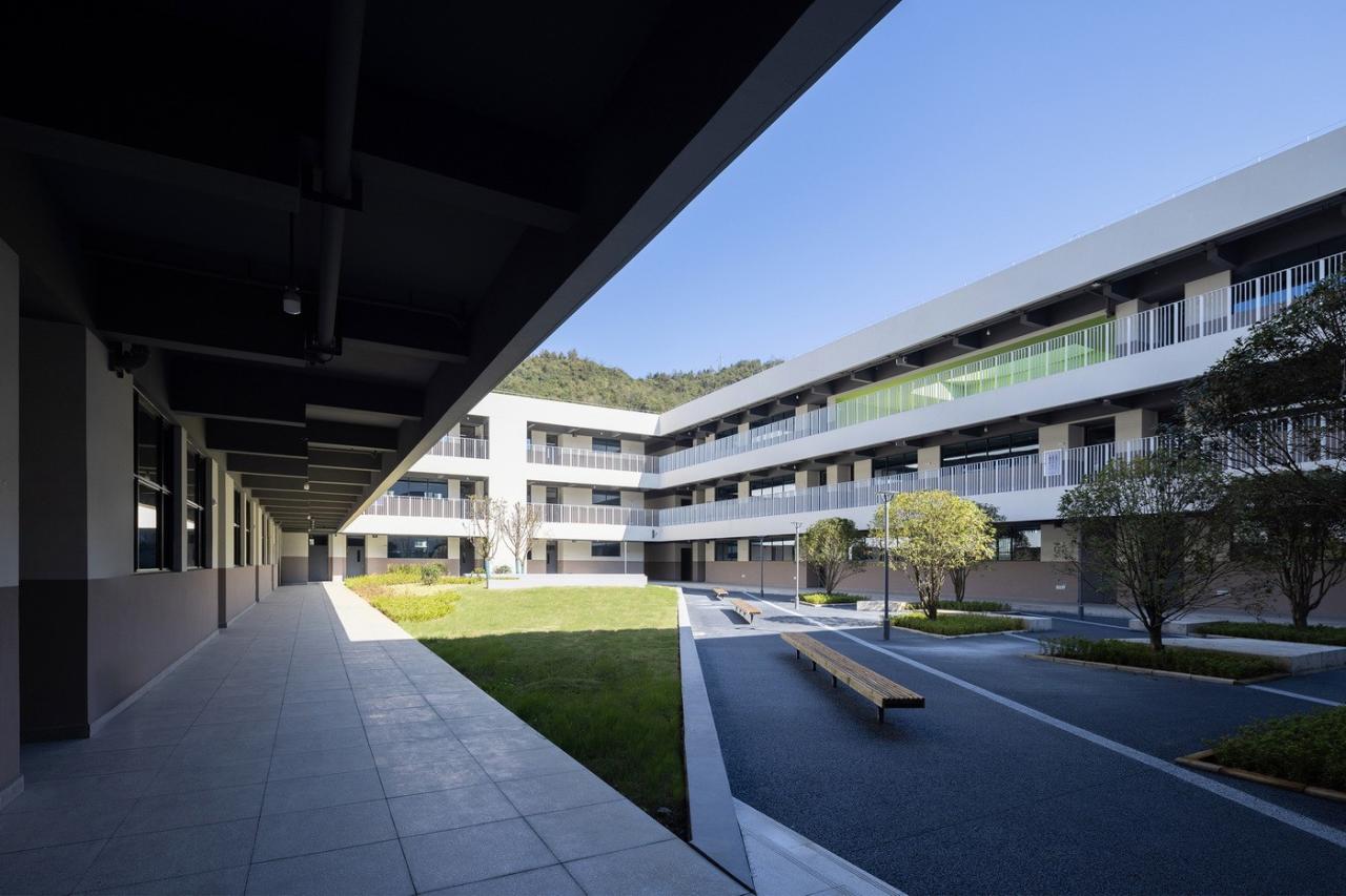 BIM建筑|南山五福堂高级中学 / 小写建筑