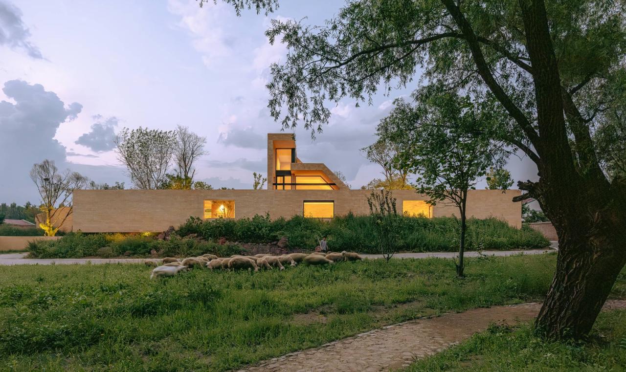 BIM建筑|ARVO 16：30酒店: 接住光影草木的城堡 / 大料建筑