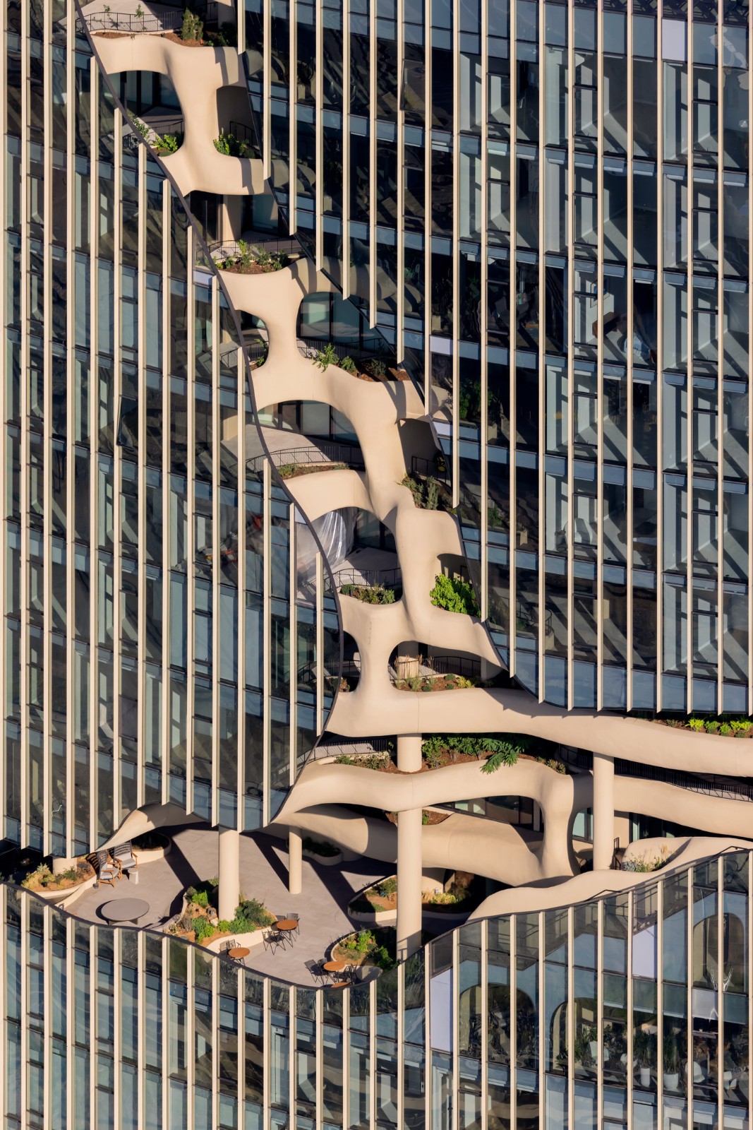 BIM建筑|“垂直峡谷”: 美国丹佛住宅建成 / MAD