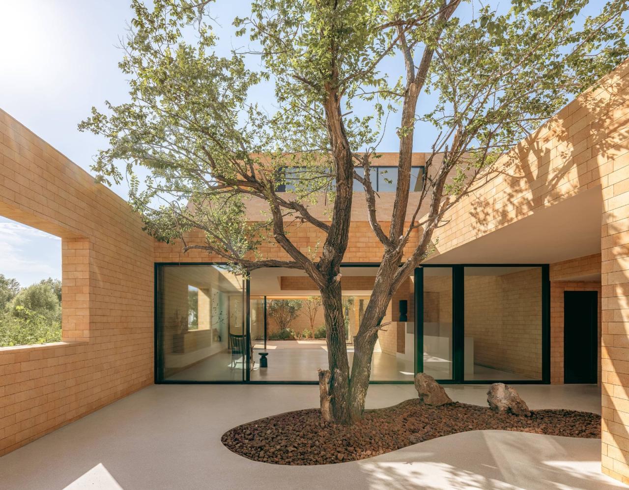 BIM建筑|ARVO 16：30酒店: 接住光影草木的城堡 / 大料建筑