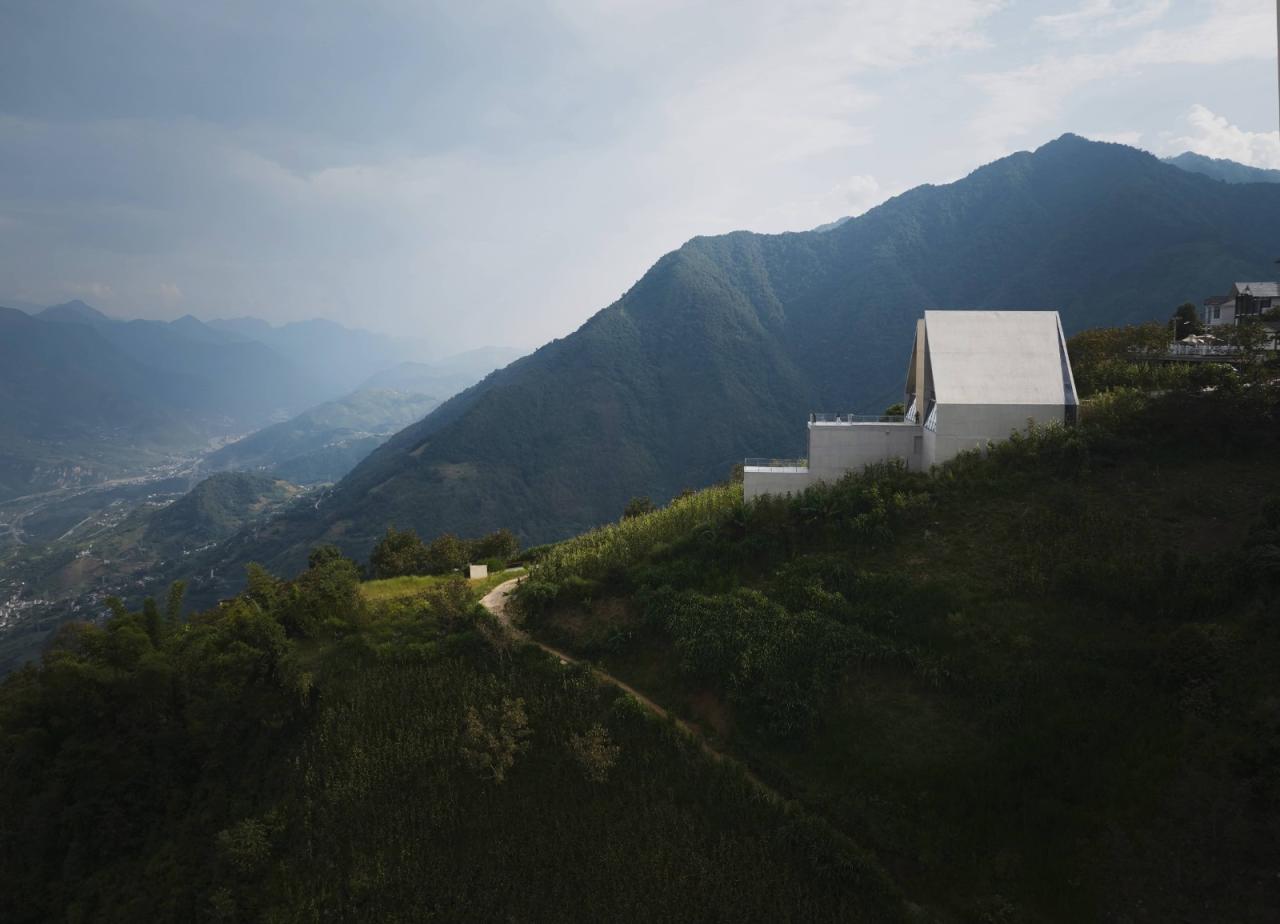 BIM建筑|怒江大峡谷先锋书店 / 迹·建筑事务所 (TAO)