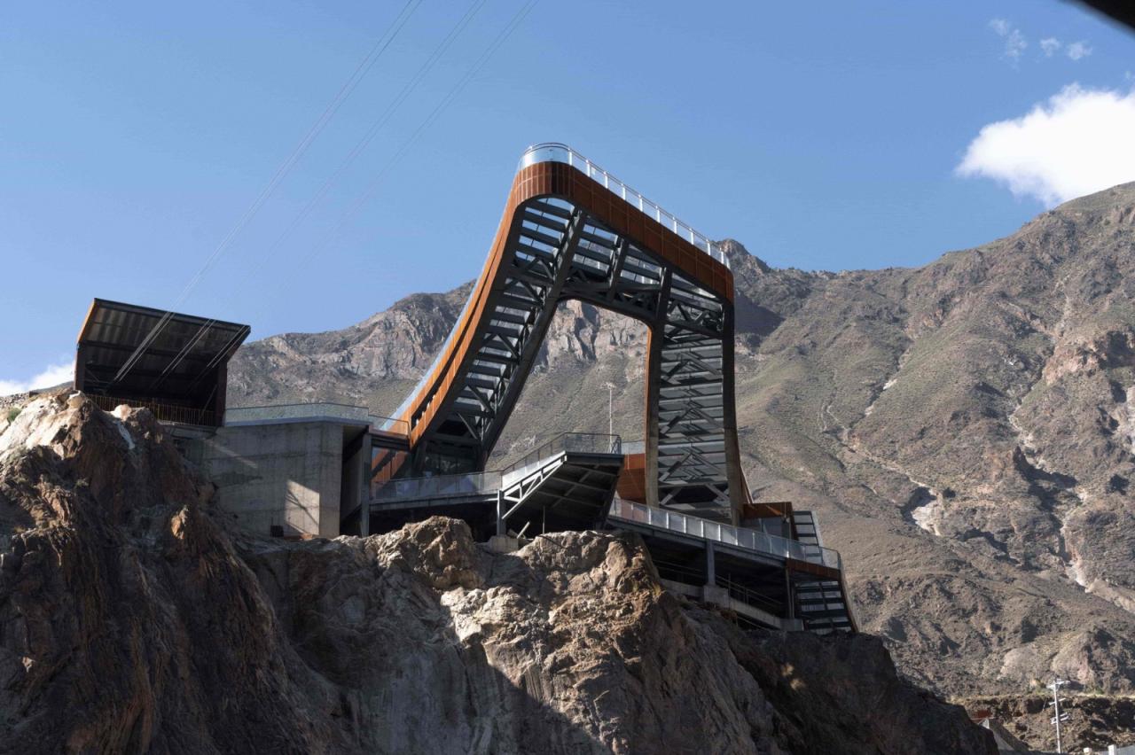 BIM建筑|西藏•怒江72拐大峡谷景区 / 小隐建筑事务所