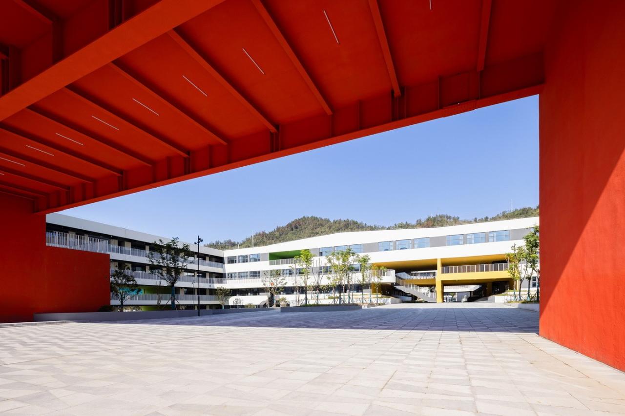 BIM建筑|南山五福堂高级中学 / 小写建筑