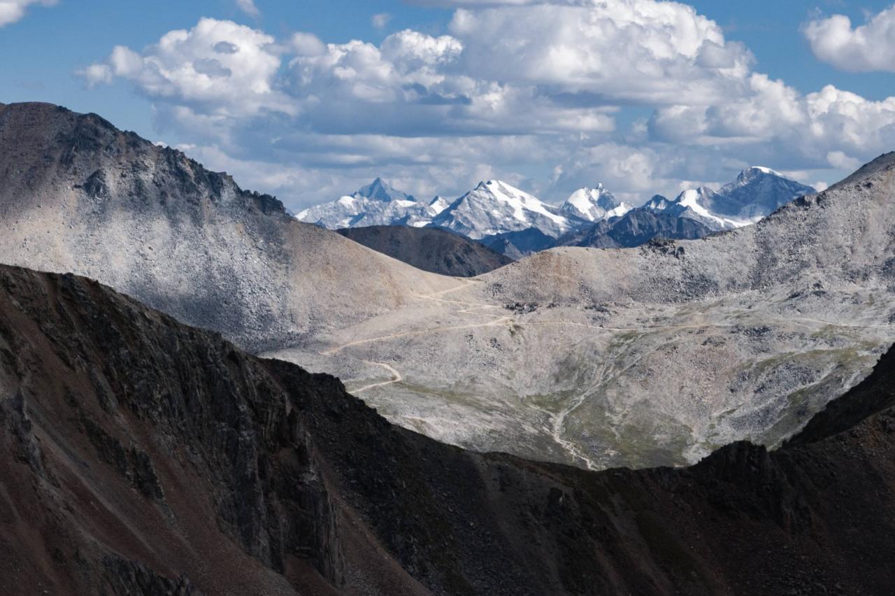 BIM建筑|西藏•怒江72拐大峡谷景区 / 小隐建筑事务所