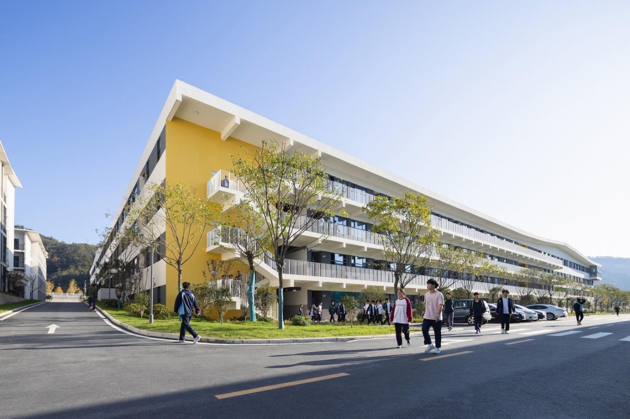 BIM建筑|南山五福堂高级中学 / 小写建筑