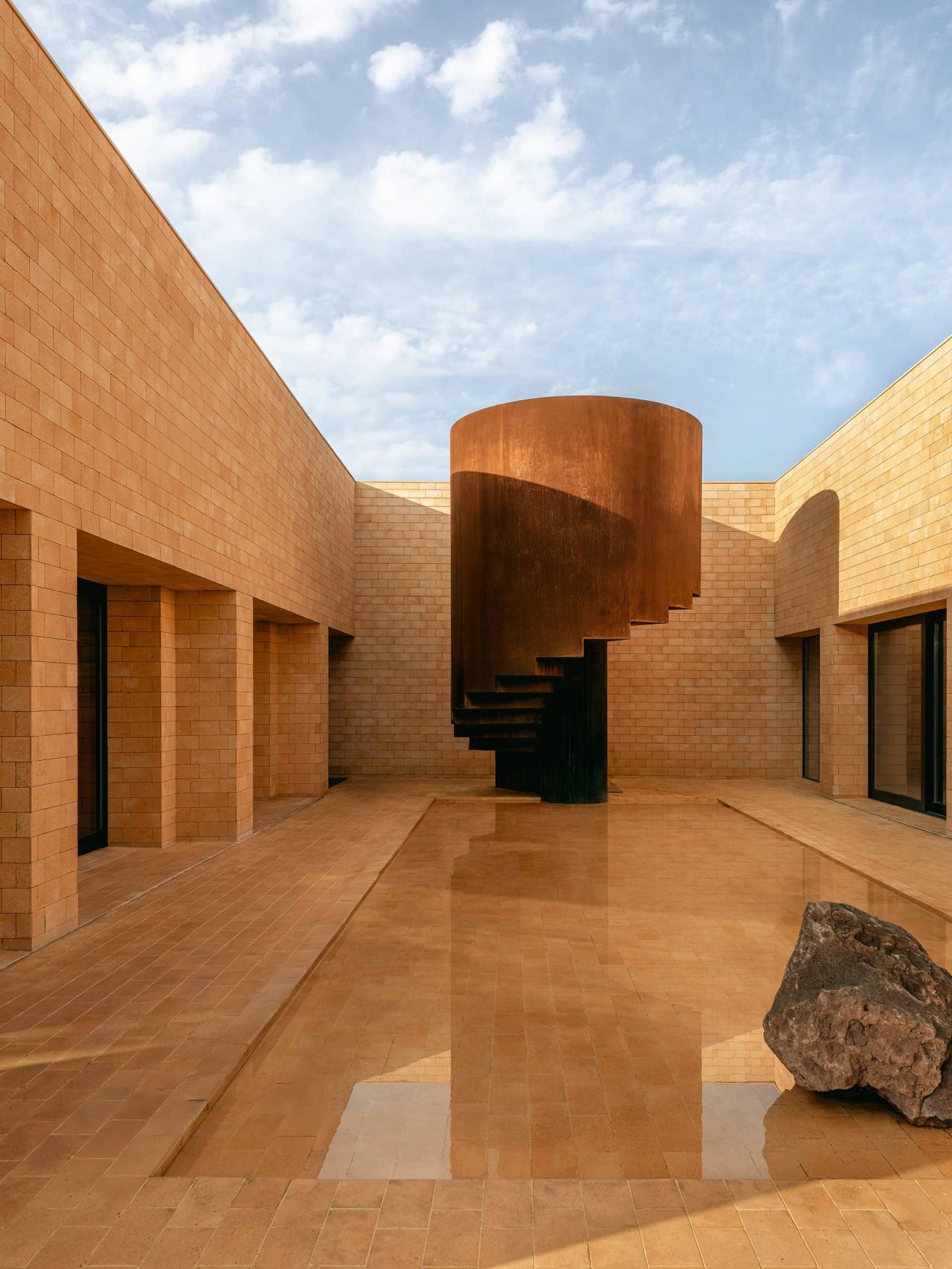 BIM建筑|ARVO 16：30酒店: 接住光影草木的城堡 / 大料建筑