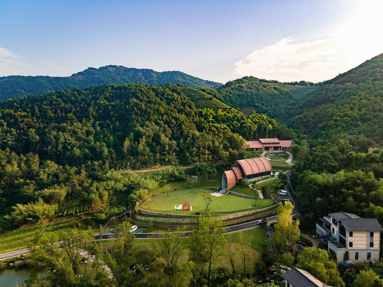 BIM建筑|枕山栖谷，虎凹慢时光：庐江县柯坦镇虎凹欢乐茶谷 / 中铁合肥建筑市政工程设计研究院有限公司