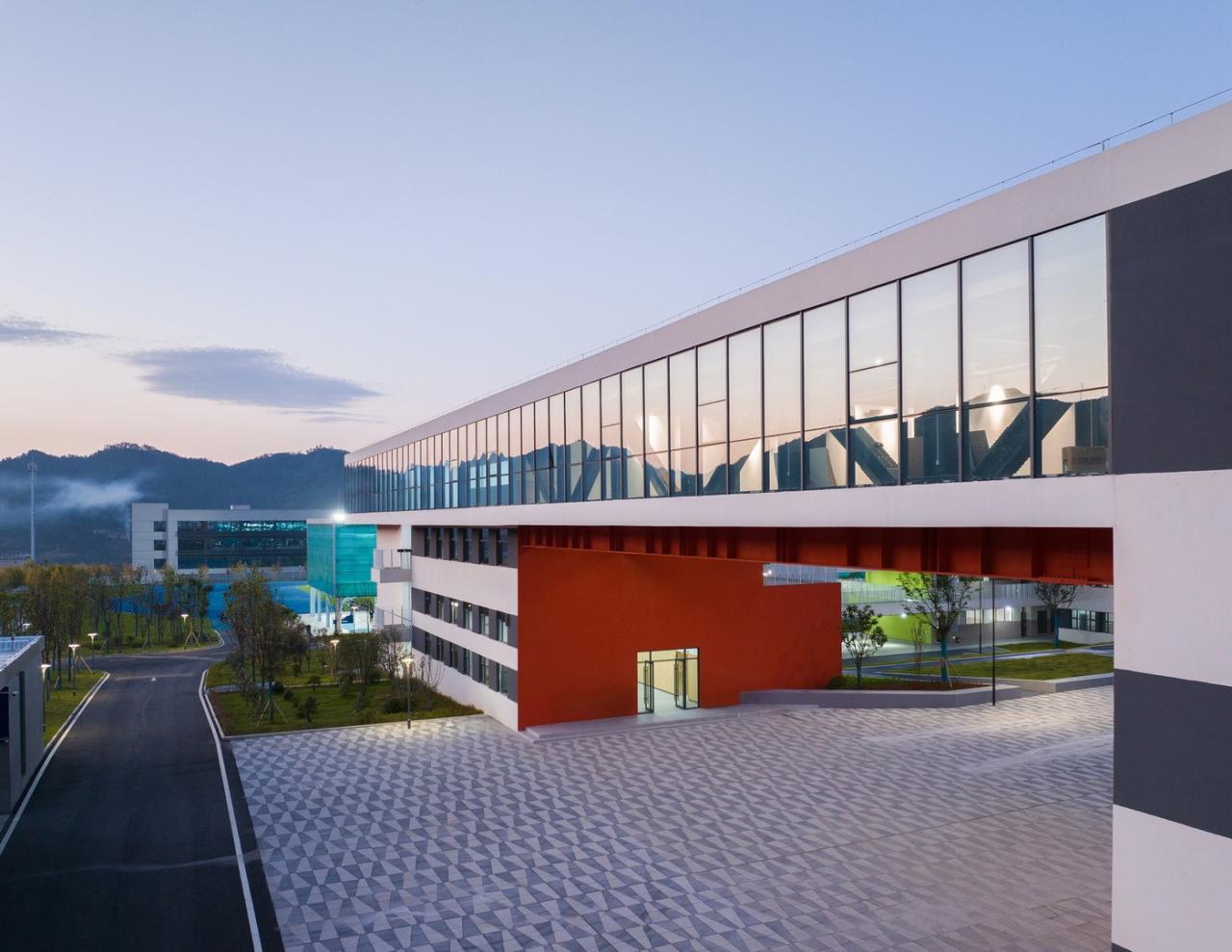 BIM建筑|南山五福堂高级中学 / 小写建筑