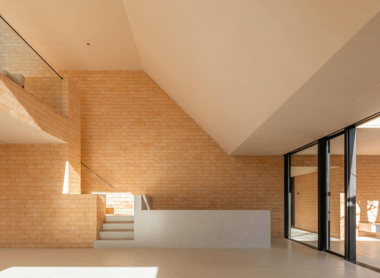 BIM建筑|ARVO 16：30酒店: 接住光影草木的城堡 / 大料建筑