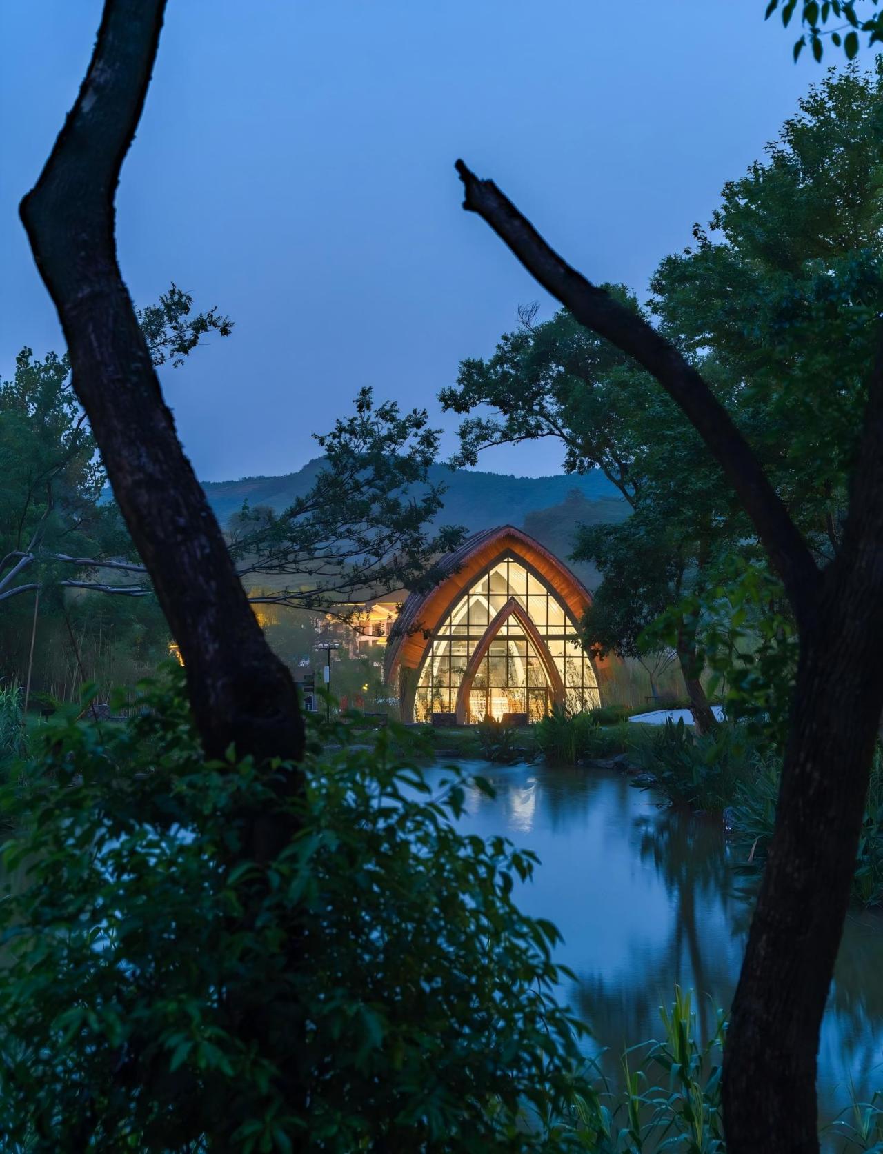 BIM建筑|枕山栖谷，虎凹慢时光：庐江县柯坦镇虎凹欢乐茶谷 / 中铁合肥建筑市政工程设计研究院有限公司