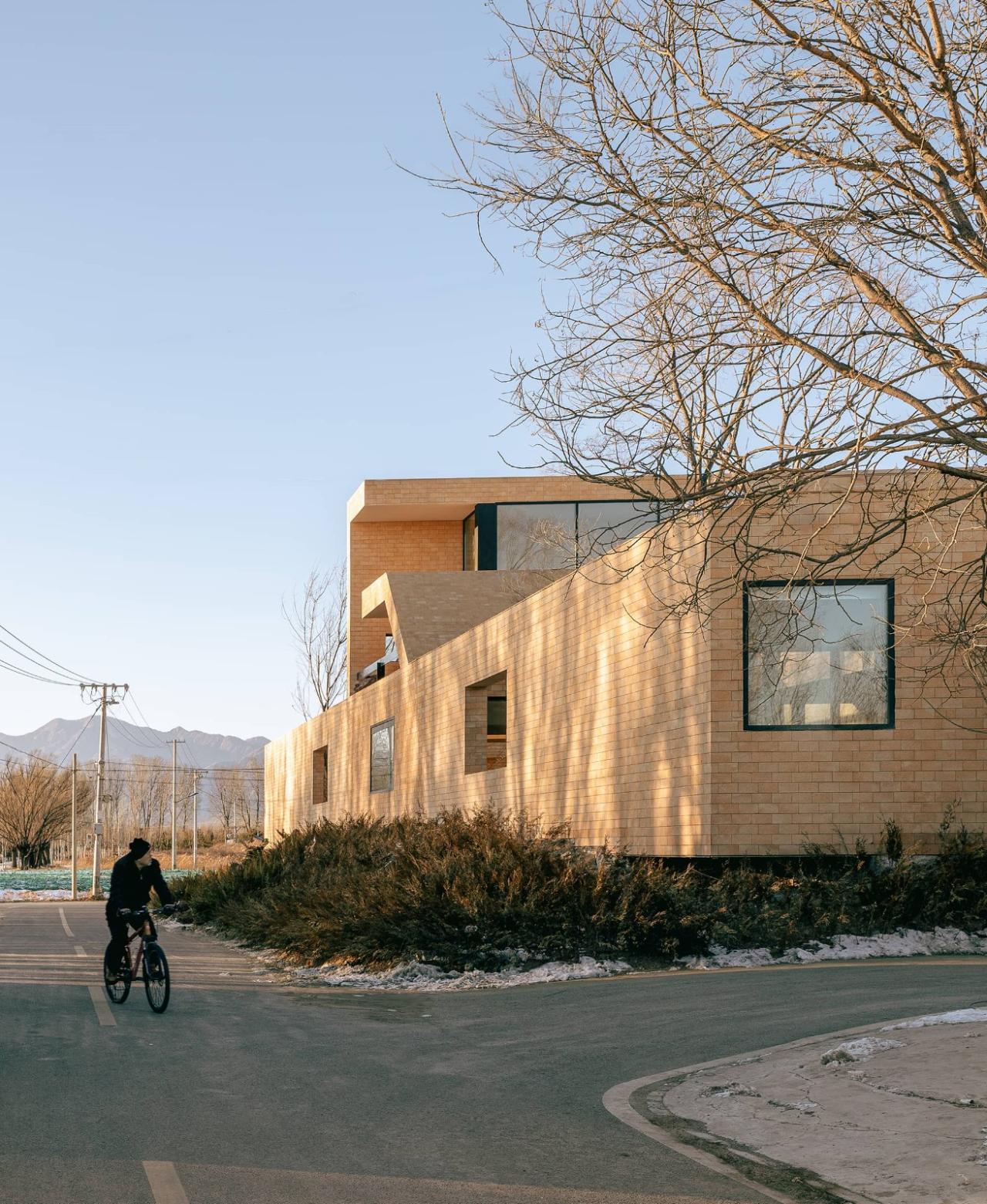 BIM建筑|ARVO 16：30酒店: 接住光影草木的城堡 / 大料建筑