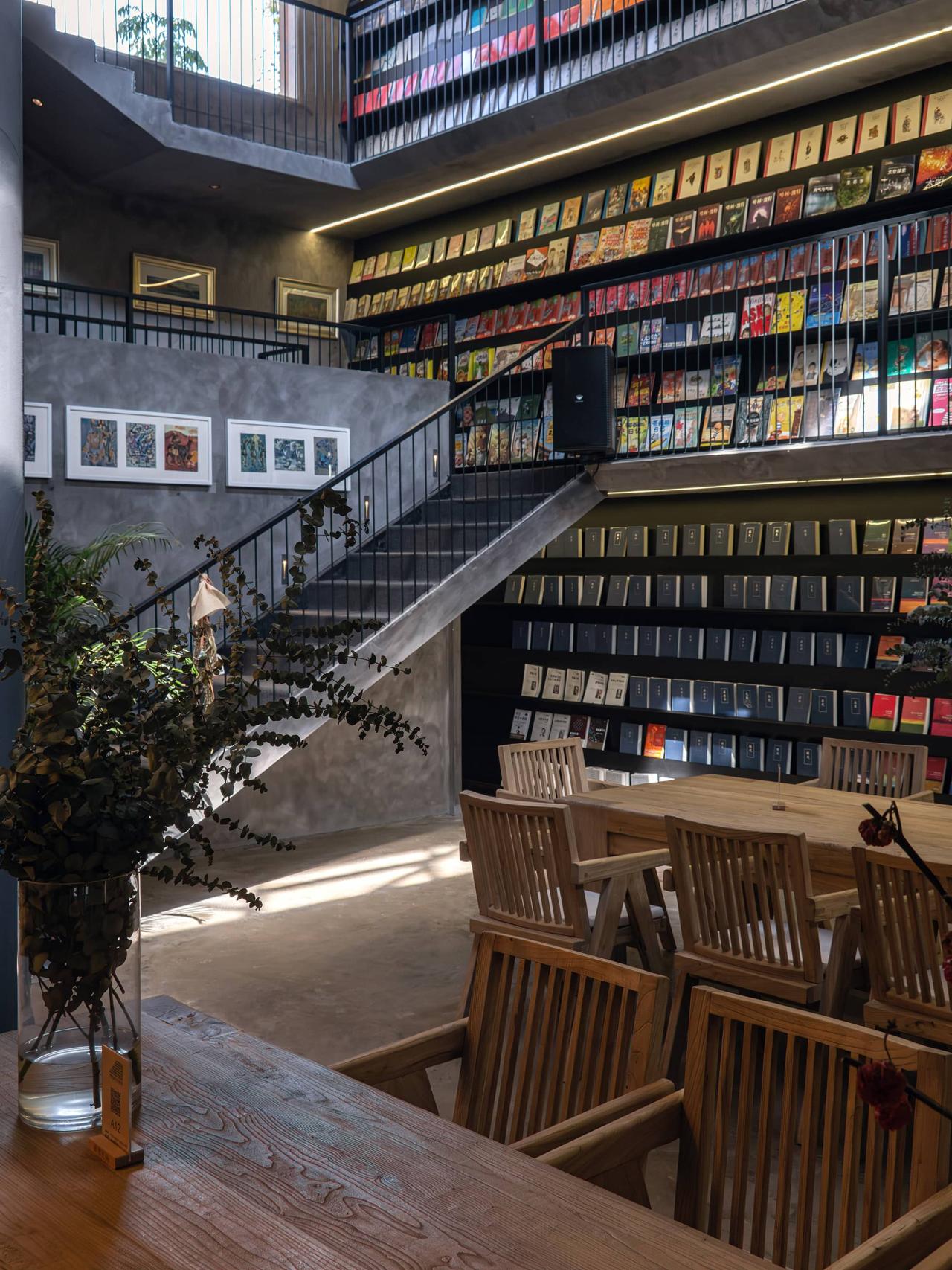 BIM建筑|接梯空间：旧厂房，新书咖 / 素造建筑