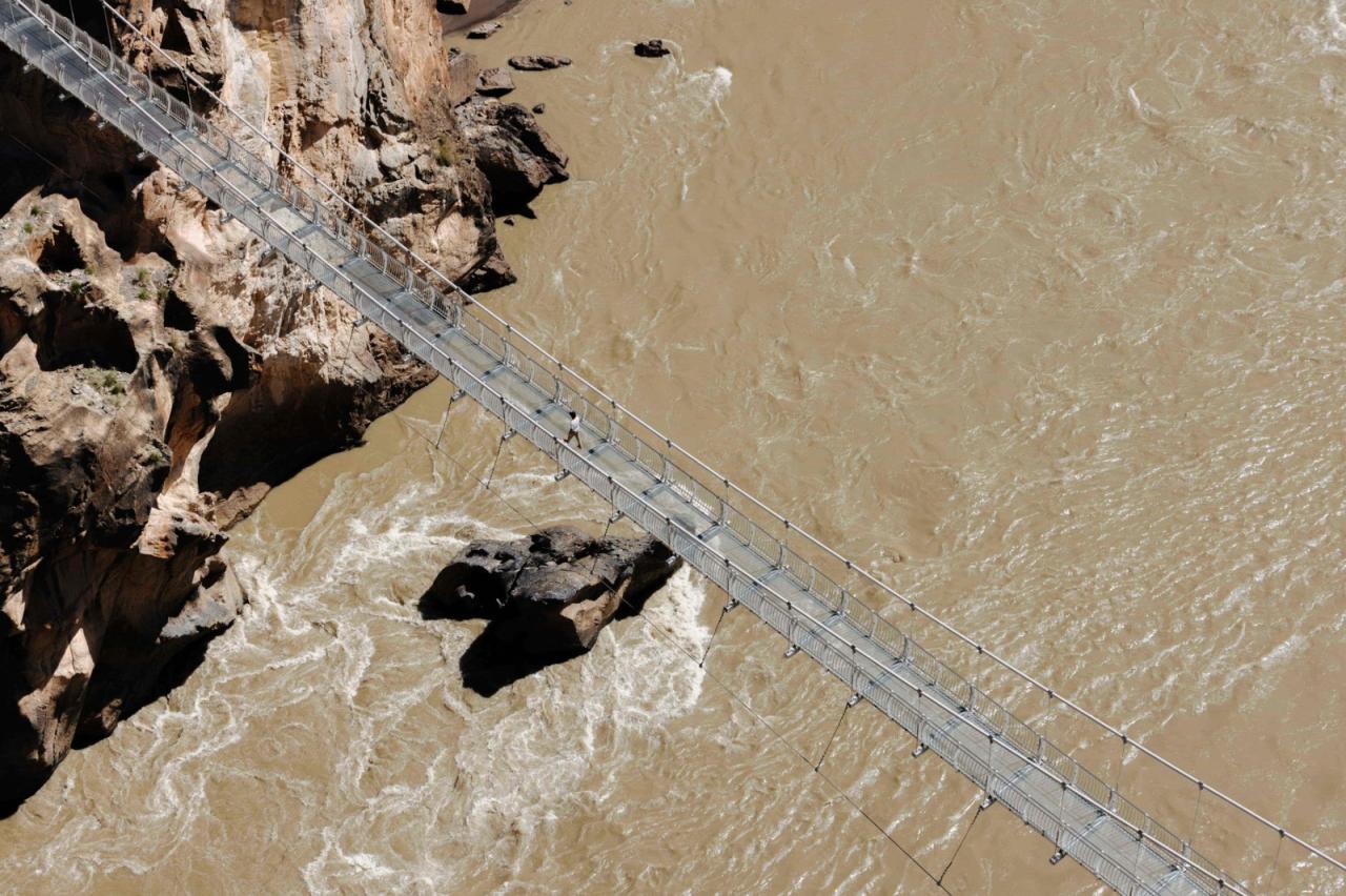 BIM建筑|西藏•怒江72拐大峡谷景区 / 小隐建筑事务所