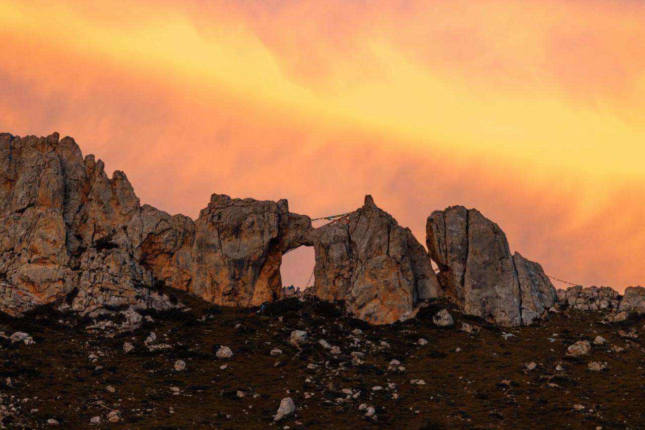 BIM建筑|西藏•怒江72拐大峡谷景区 / 小隐建筑事务所
