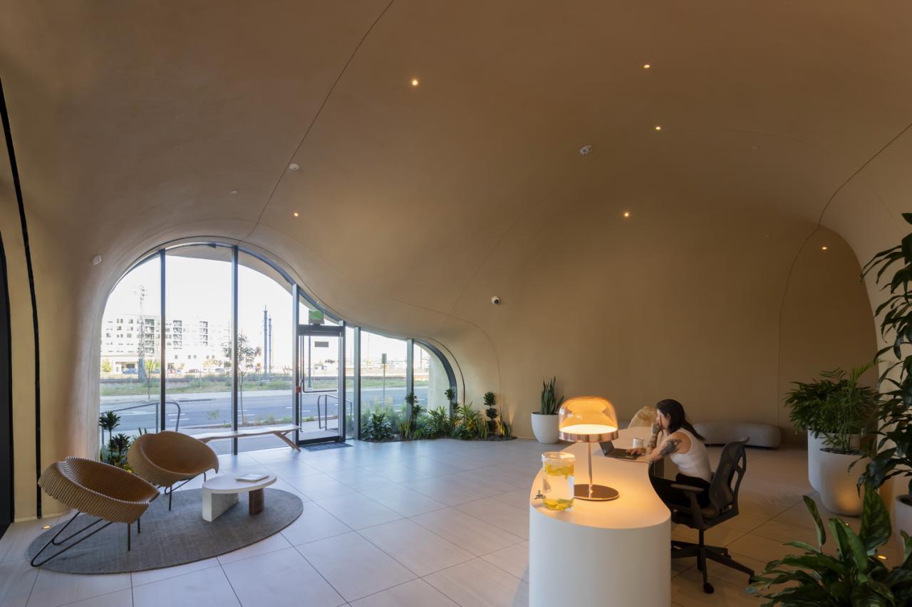 BIM建筑|“垂直峡谷”: 美国丹佛住宅建成 / MAD