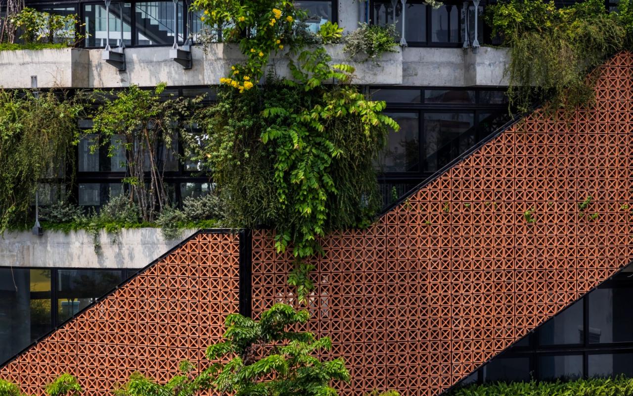 BIM建筑|AEC 4B 外语教育中心 / Ho Khue Architects