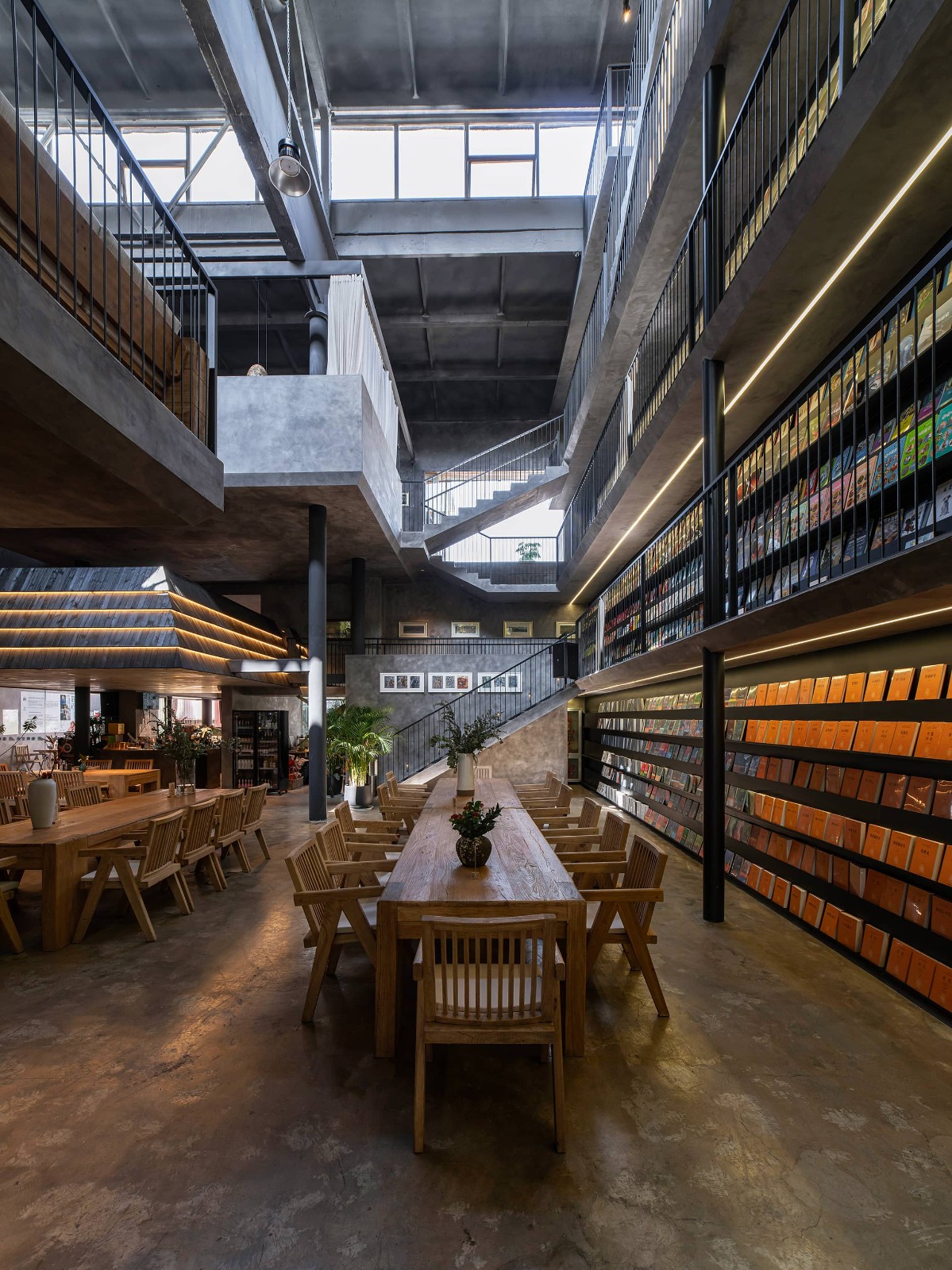BIM建筑|接梯空间：旧厂房，新书咖 / 素造建筑