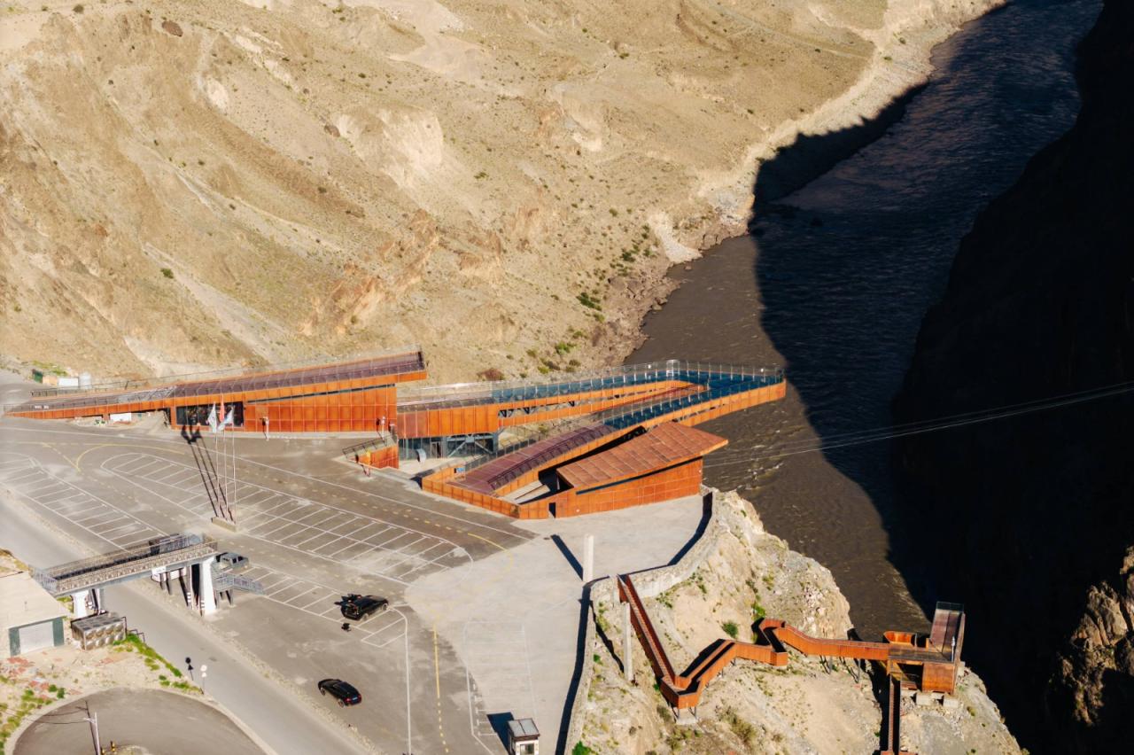 BIM建筑|西藏•怒江72拐大峡谷景区 / 小隐建筑事务所