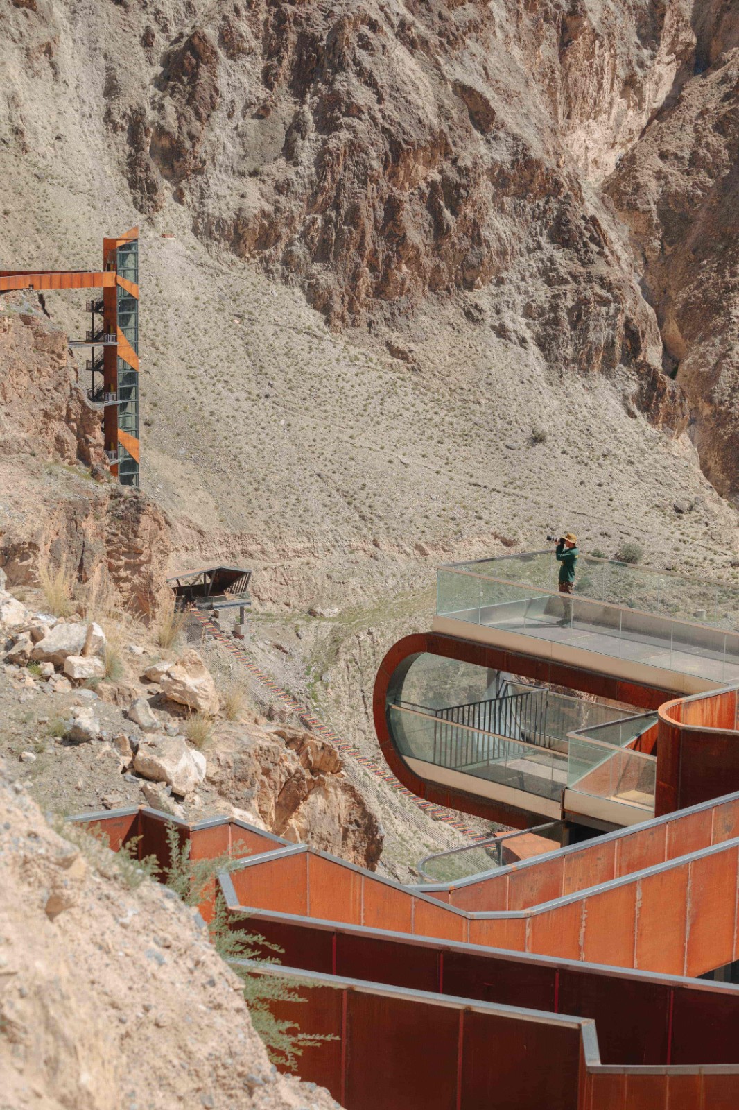 BIM建筑|西藏•怒江72拐大峡谷景区 / 小隐建筑事务所